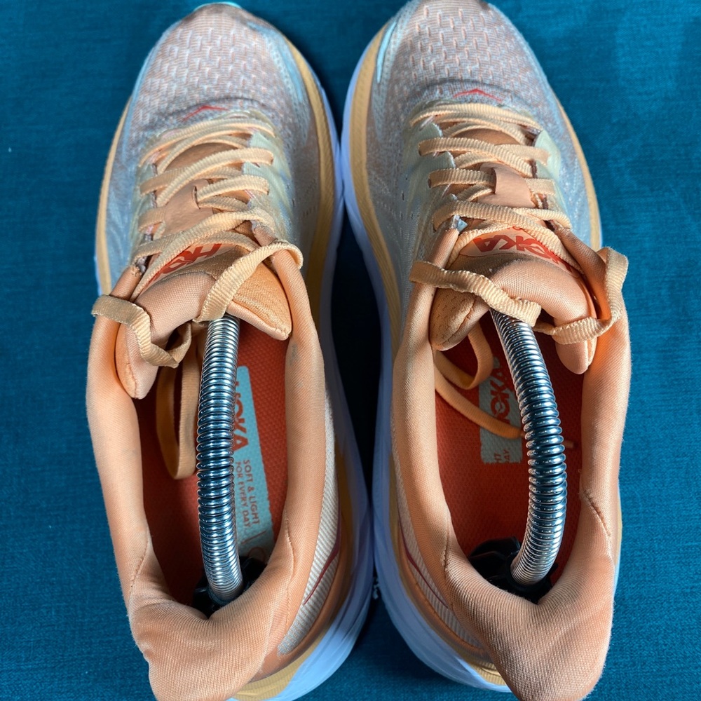 Size 9 - Women’s Hoka One Clifton 8 peach shoes - Picture 7 of 9